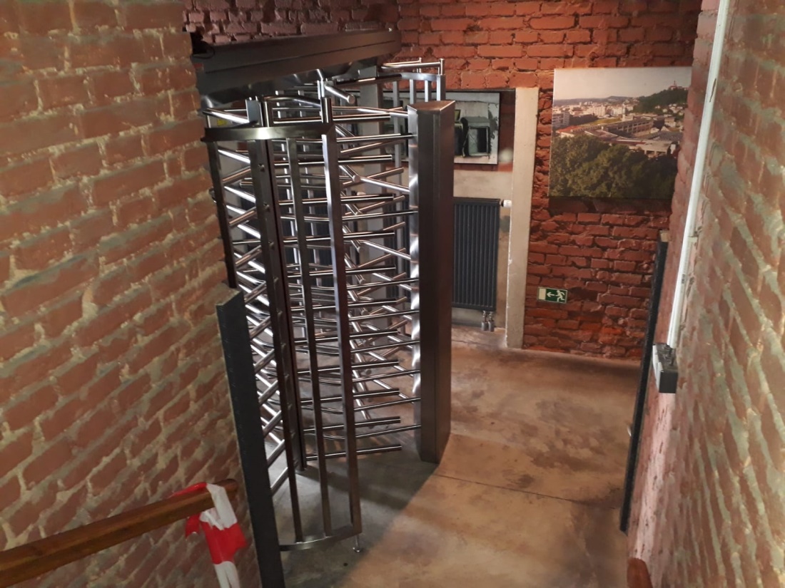 Instalace plnovysokého turniketu ECCO 120 HD-S pro firmu Hronovský s.r.o. , Náchod 