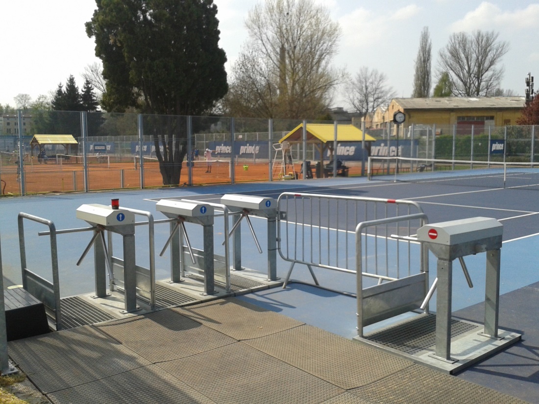 Instalace turniketů na WTA tour Praha 2015